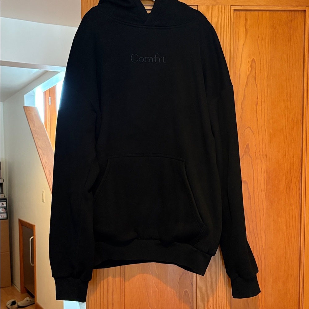 Comfrt Black Hoodie M